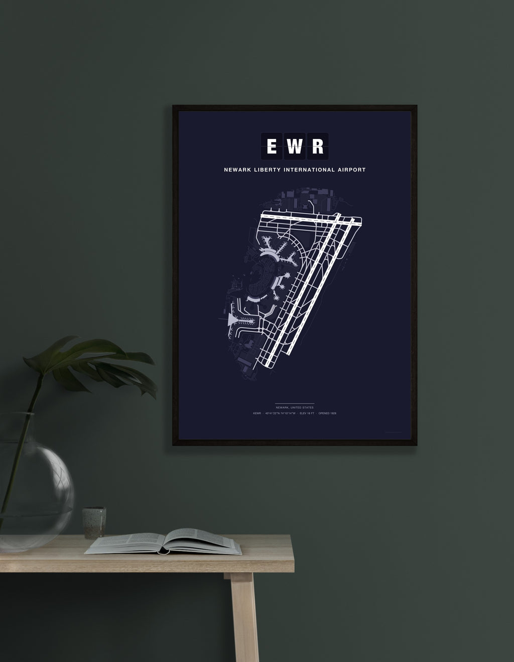 EWR Newark Liberty International Airport map - Dark style