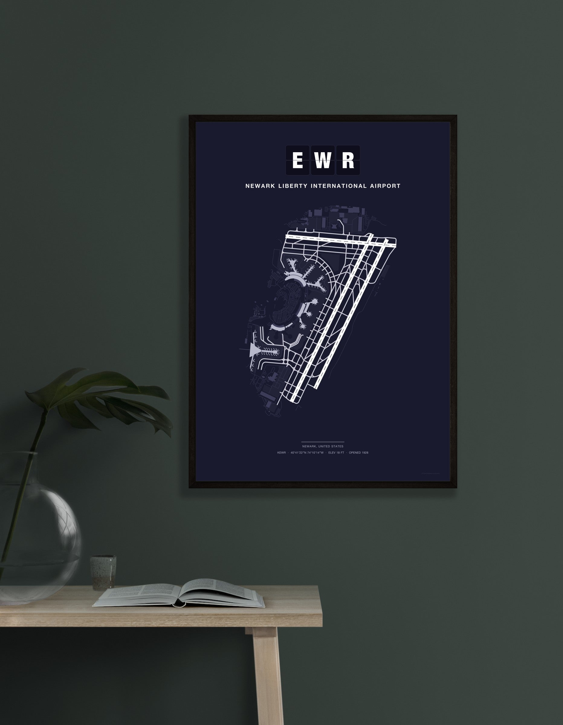 EWR Newark Liberty International Airport map - Dark style