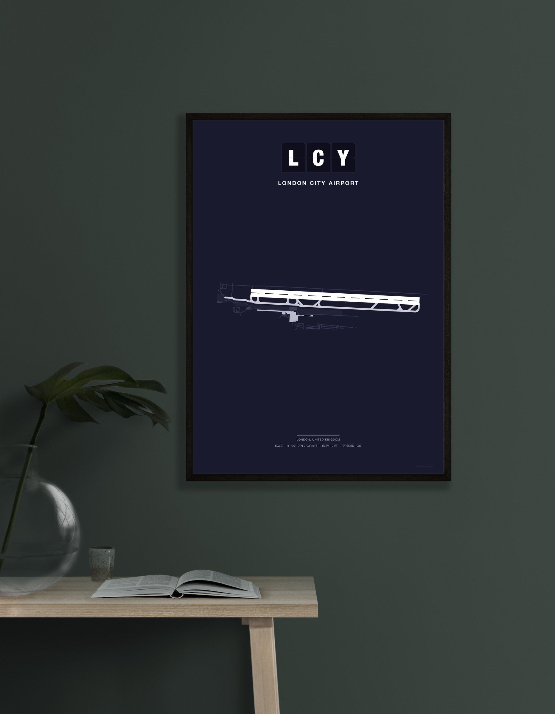 LCY London City Airport map - Dark style