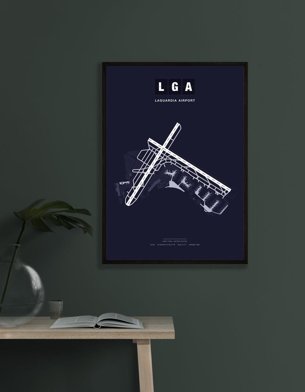 LGA LaGuardia Airport map - Dark style