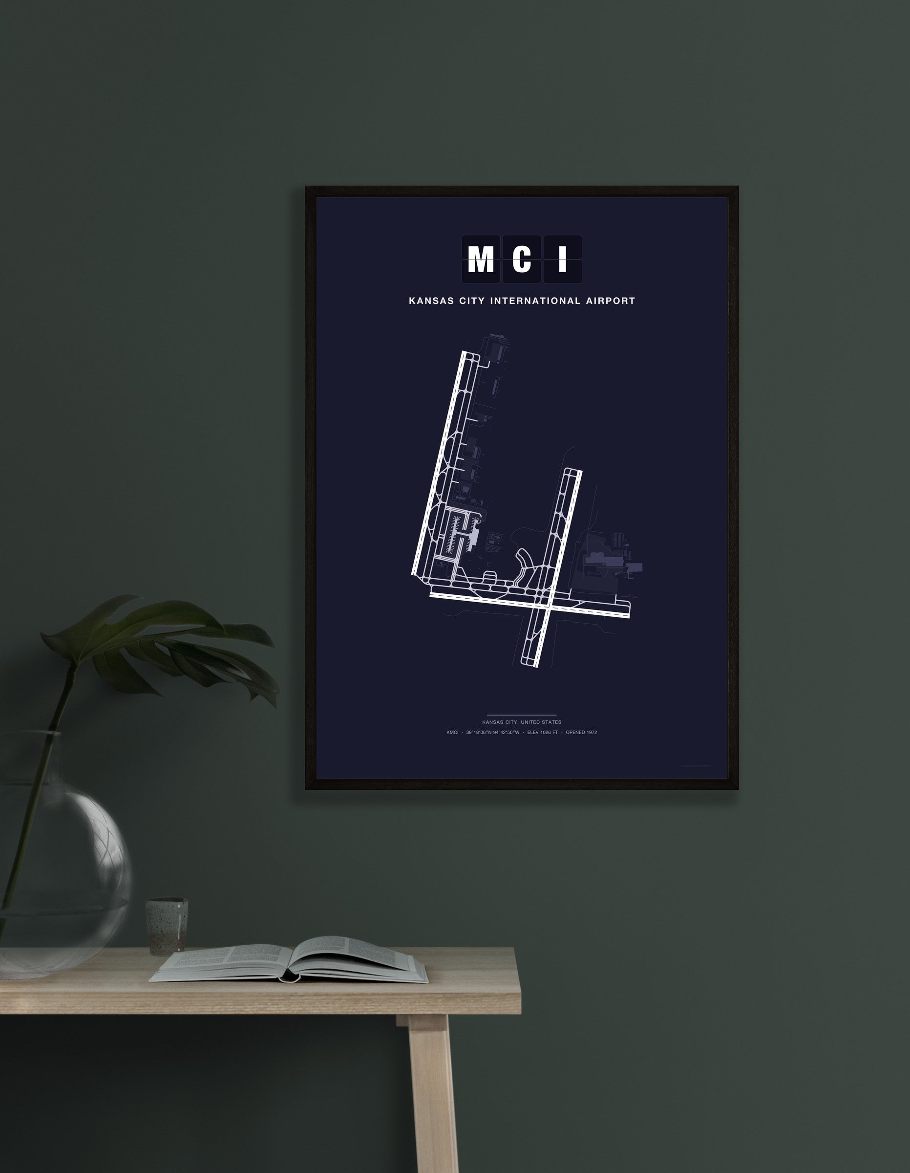MCI Kansas City International Airport map - Dark style