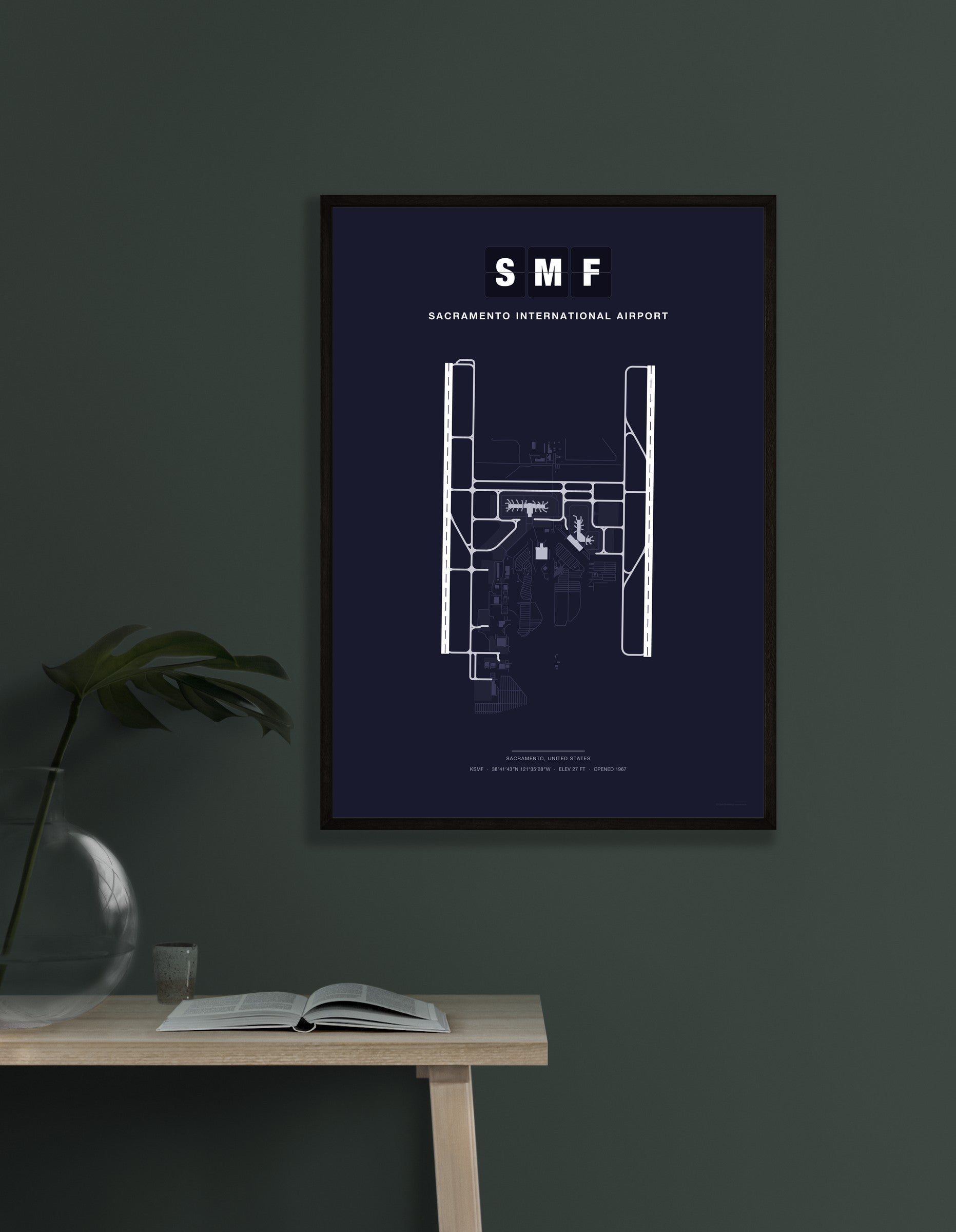 SMF Sacramento International Airport map - Dark style
