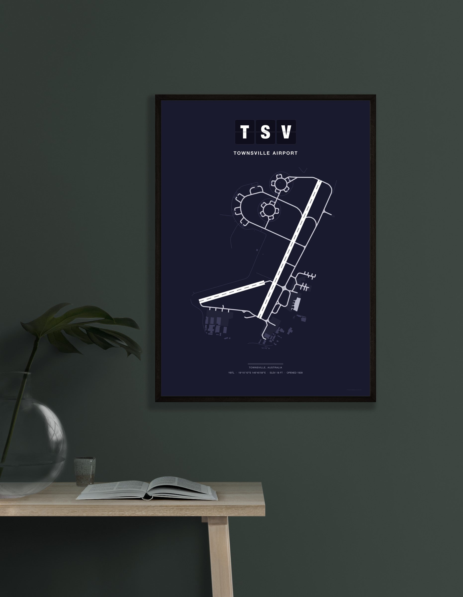 TSV Townsville Airport map - Dark style