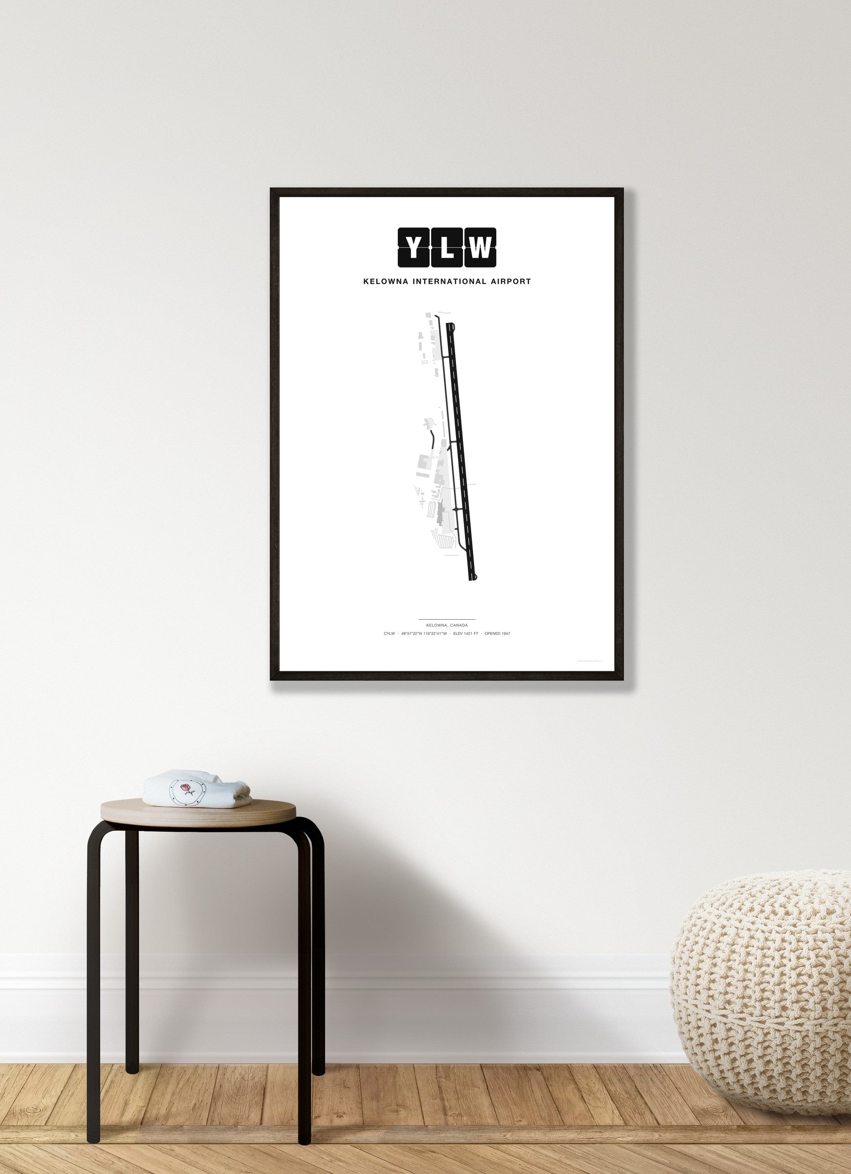 YLW Kelowna International Airport map - Classic style