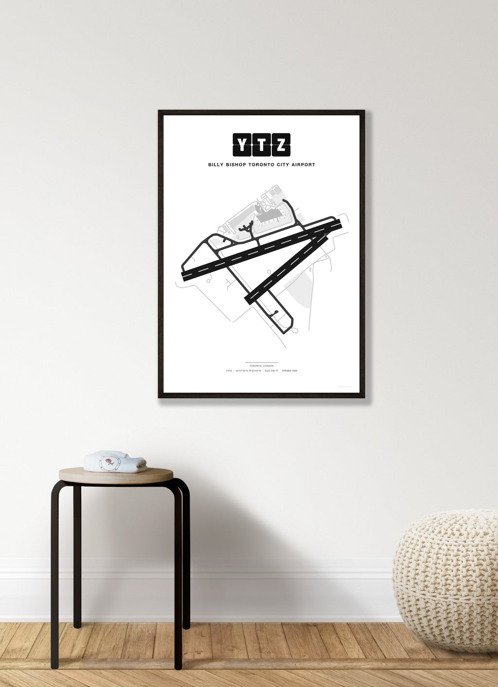 YTZ Billy Bishop Toronto City Airport map - Classic style