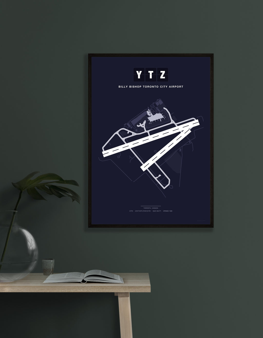 YTZ Billy Bishop Toronto City Airport map - Dark style