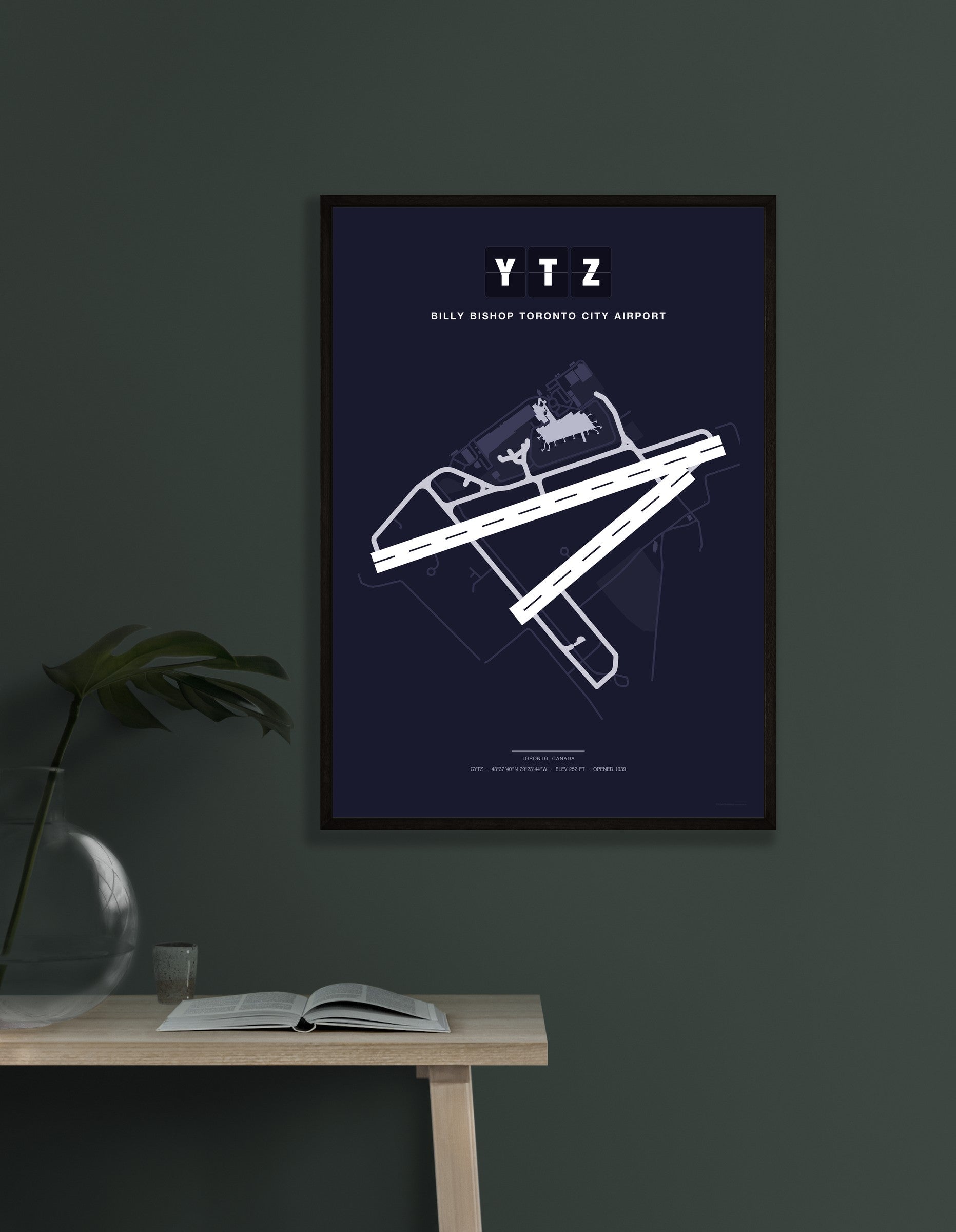 YTZ Billy Bishop Toronto City Airport map - Dark style