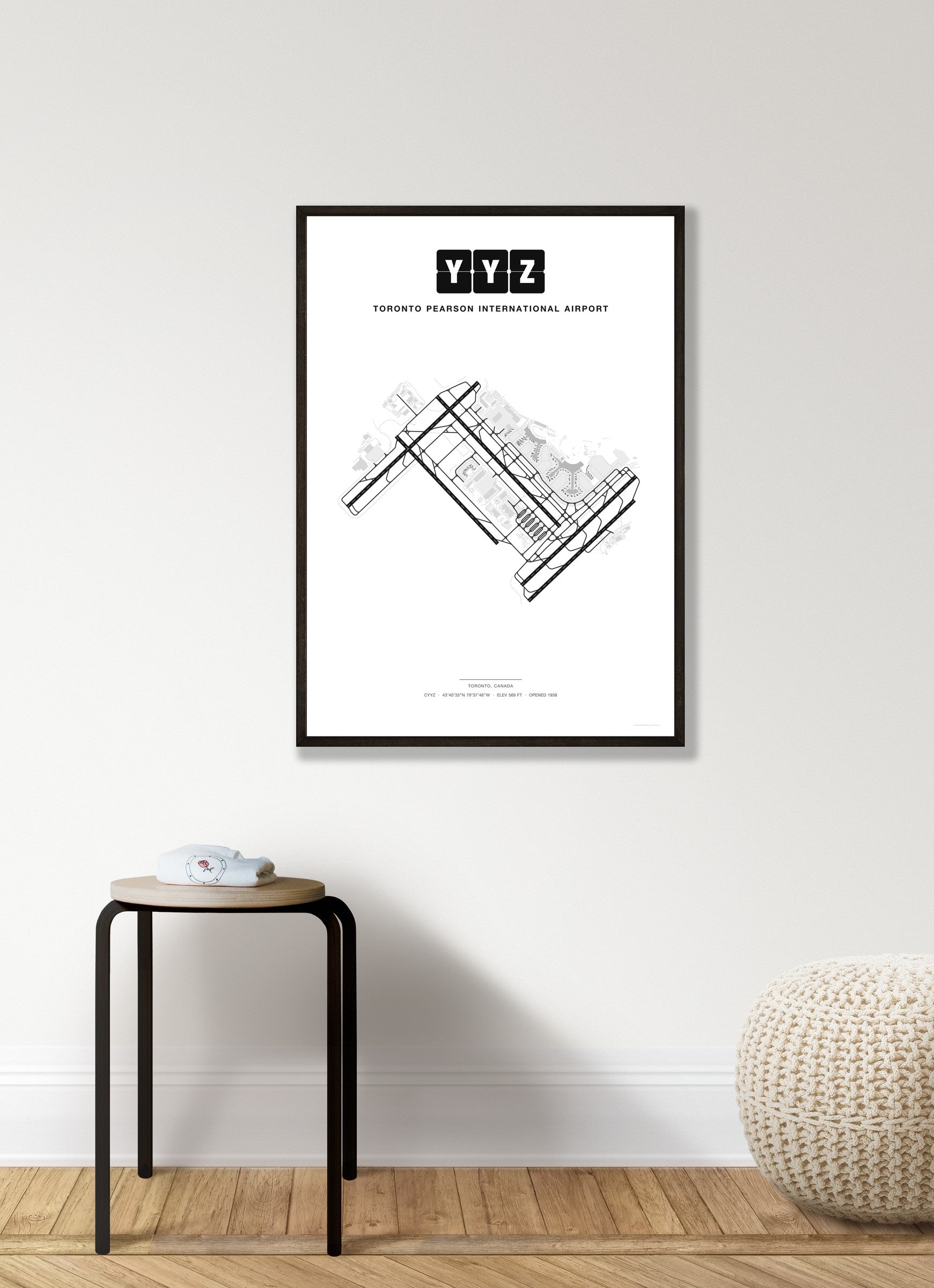 YYZ Toronto Pearson International Airport map - Classic style